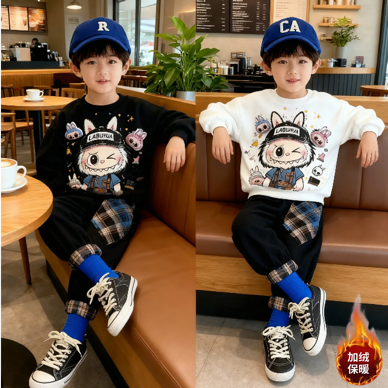 Stylish long-sleeved fleece sweatshirt for boys, new autumn 2025 style, featuring cartoon characters and fleece lining.